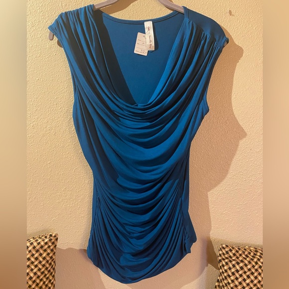 NWT Vanilla Bay ruched drape front top - Picture 1 of 4
